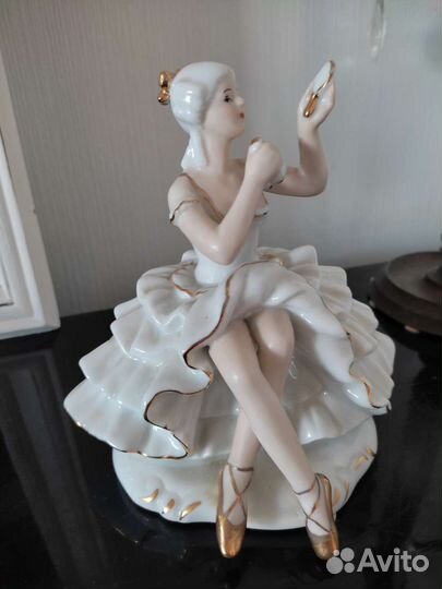 Фарфоровая статуэтка балерина