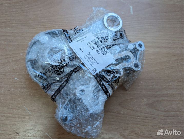 Опора распредвала 06H103144K