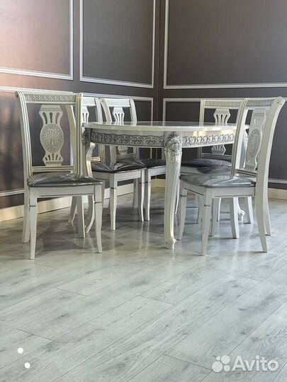 Столы и стулья