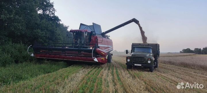 Уборка урожая комбайном