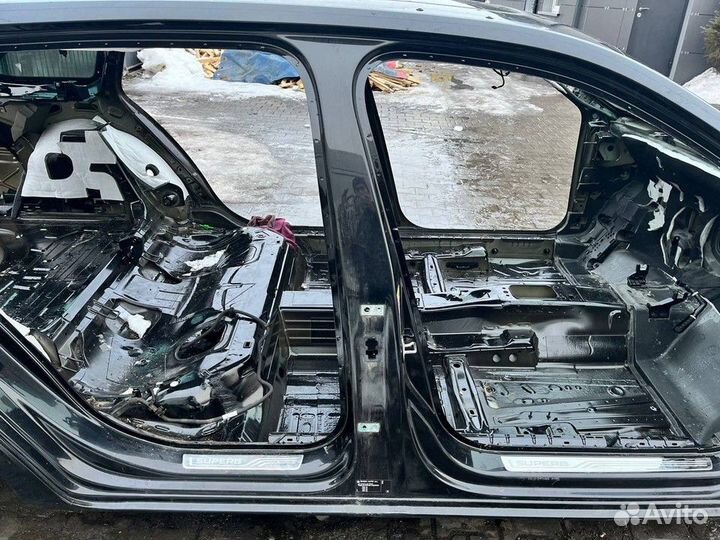 Стойка кузова центральная правая Skoda Superb