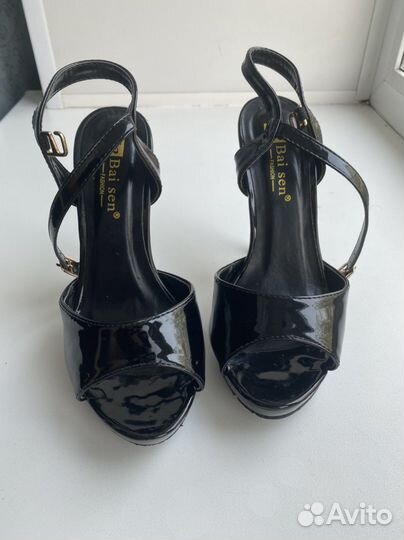 Босоножки женские