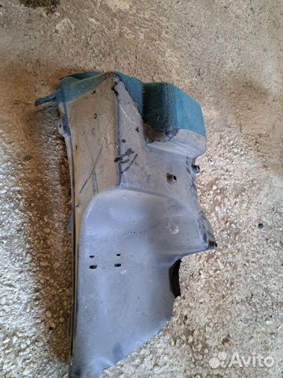 Обшивка багажника правая Lancia libra