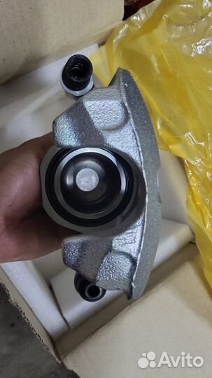 Тормозной суппорт правый hyundai Accent