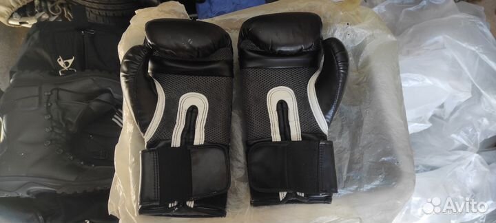 Боксерские перчатки 14 oz everlast