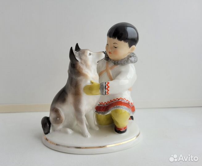 Статуэтка Мальчик Чукча с собакой лфз Фарфор СССР