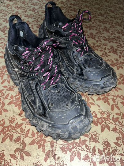 Balenciaga defender 43