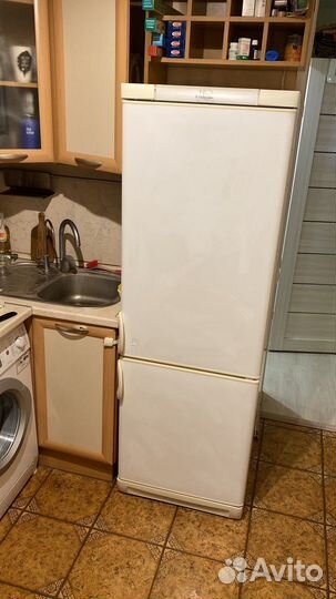 Холодильник Electrolux ER8490B