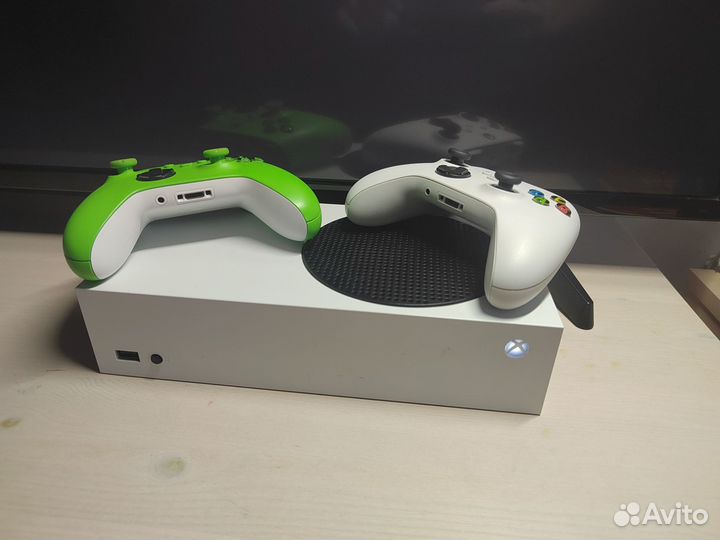 Xbox series s + 2 геймпада