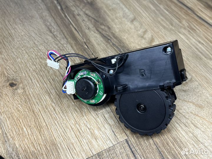 Колесо правое (R) (цвет черный) Tefal 60 RG7455WH