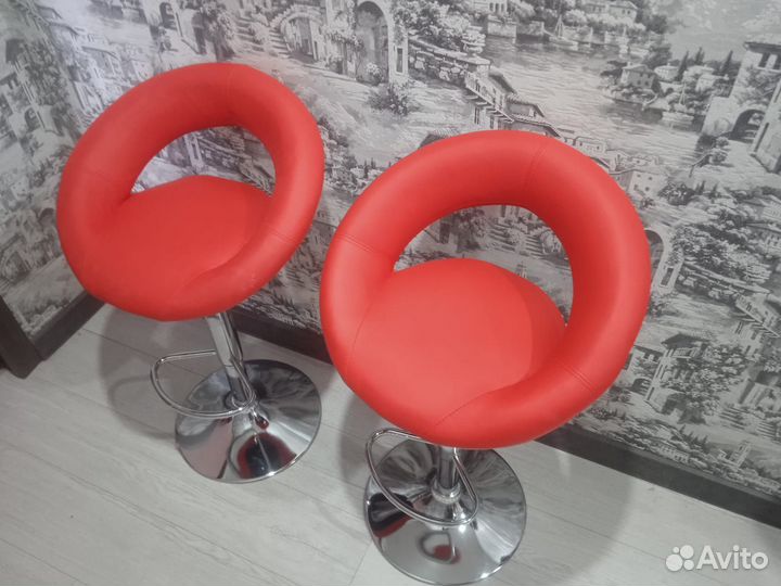 Барный стул красный