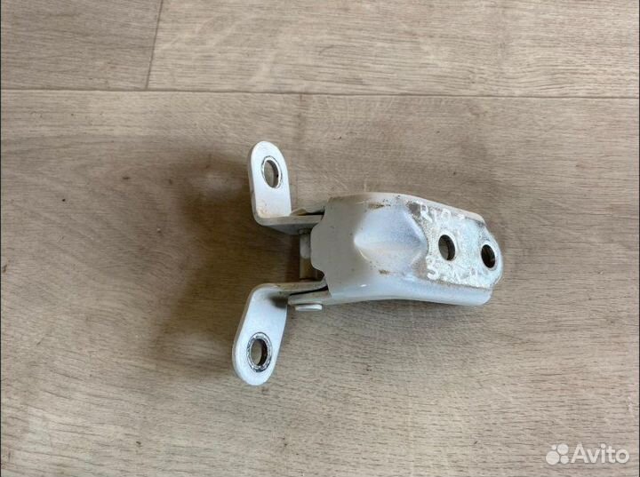 Петля двери задняя левая Hyundai Solaris 2 2017