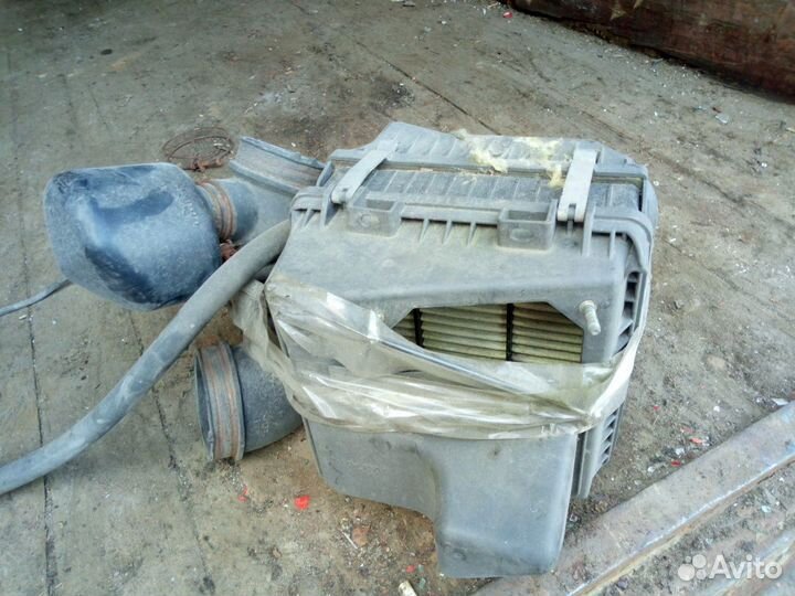 Mitsubishi Outlander CU корпус воздушного фильтра