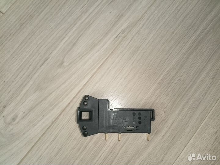 Замок люка Индезит Аристон C00057004