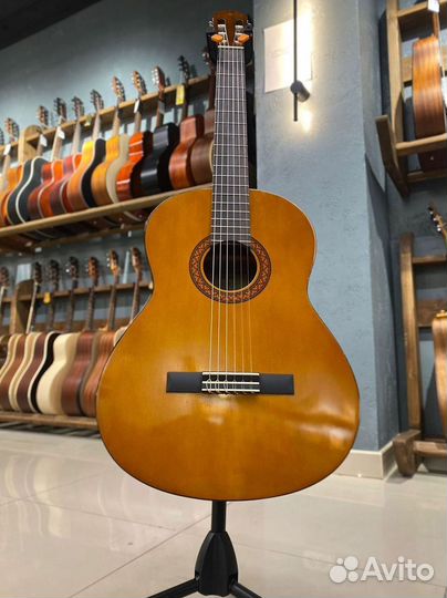 Классическая гитара Yamaha