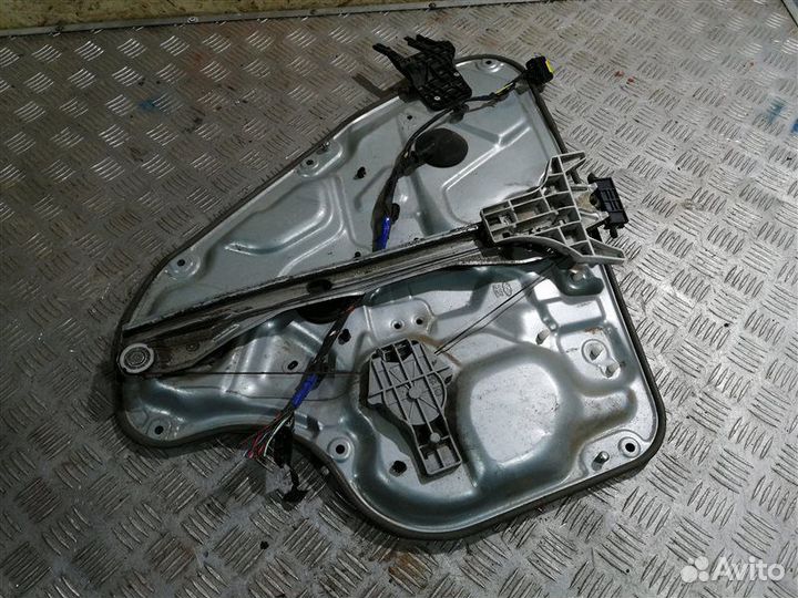 Стеклоподъемник задний правый Hyundai Elantra HD