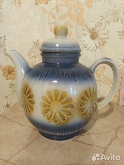 Заварочный чайник и ваза