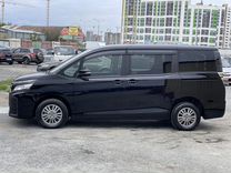 Toyota Voxy 2.0 CVT, 2019, 107 000 км, с пробегом, цена 2 675 000 руб.