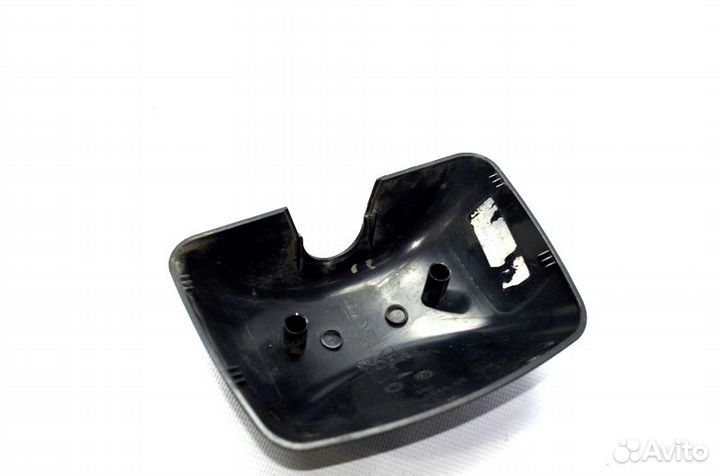 Накладка кронштейна бокового зеркала нижнего левог