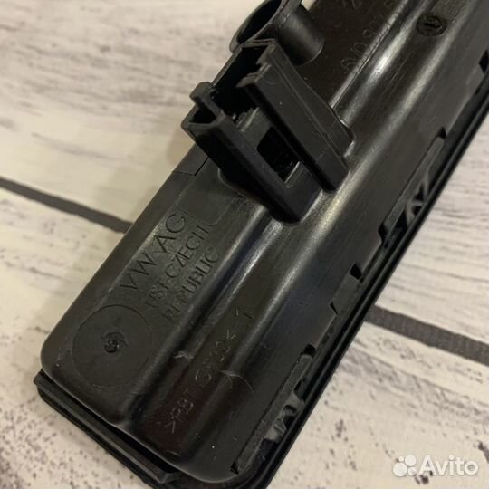 Кнопка багажника VW Polo Skoda Rapid