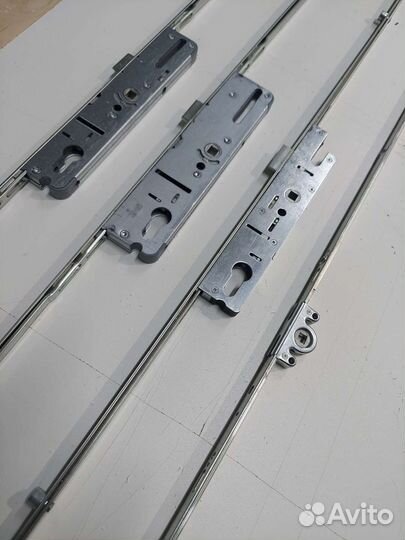 Многозапорный замок