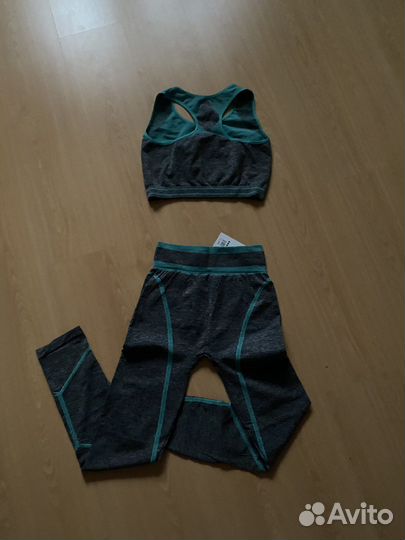 Спортивный женский костюм