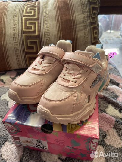 Кроссовки для девочки