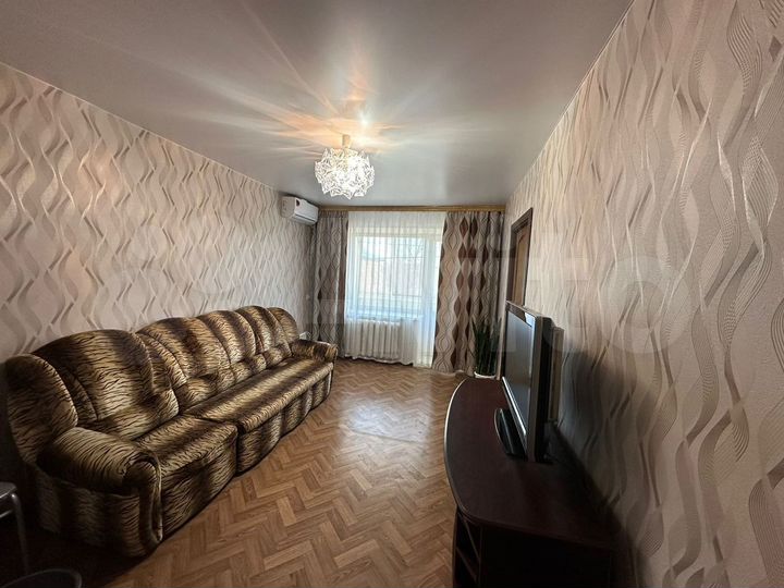 2-к. квартира, 52 м², 3/3 эт.