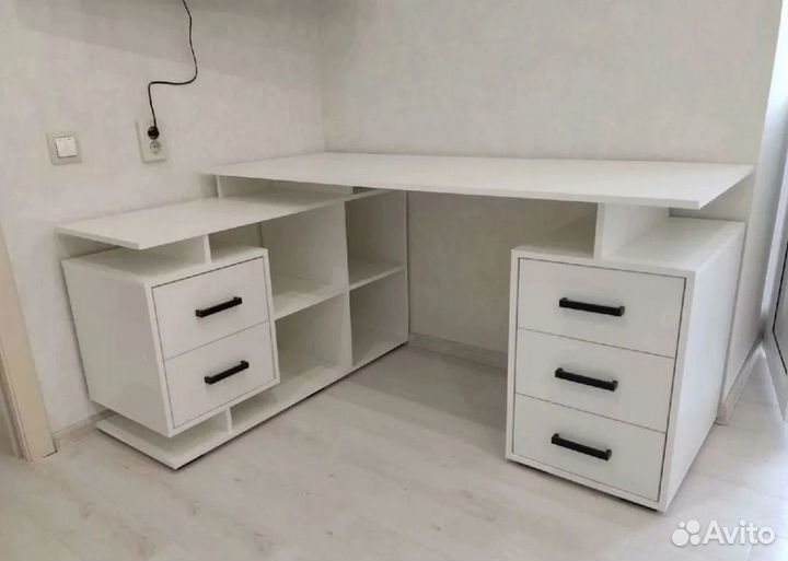 Компьютерный стол угловой