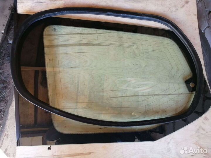 Стекло заднее левое Toyota LC 120 c уплотнением