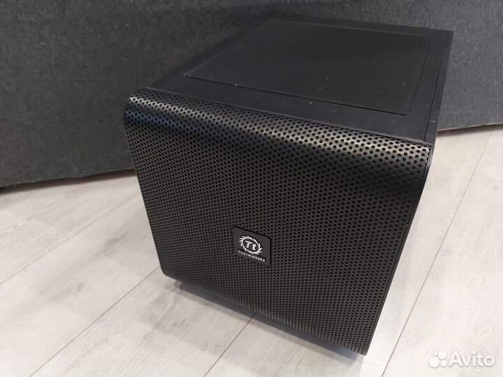 Компьютерный корпус Thermaltake Core V21