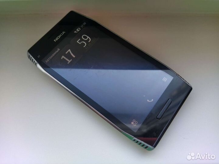 Nokia x7-00