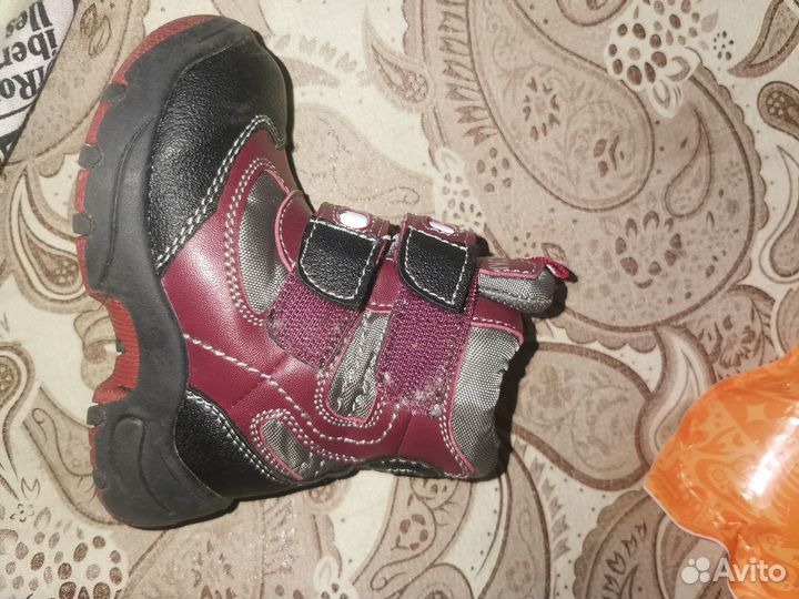 Отдам бесплатно осенние и зимние ботиночки р 20-21