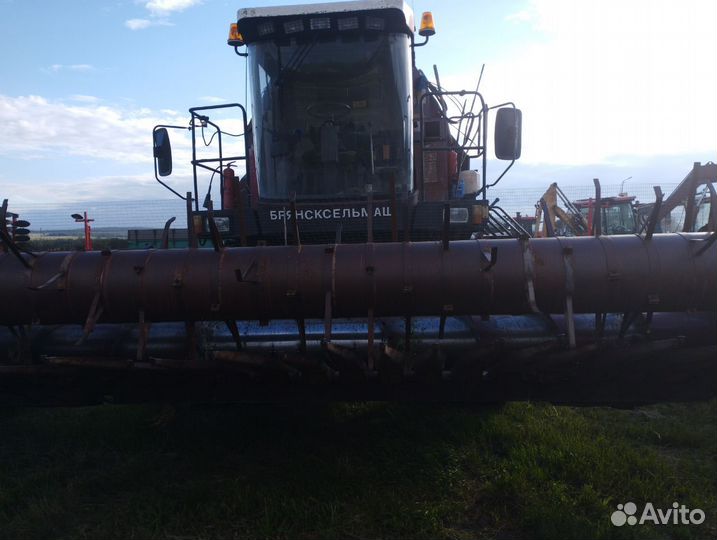 Комбайн Брянсксельмаш КЗС-812, 2010