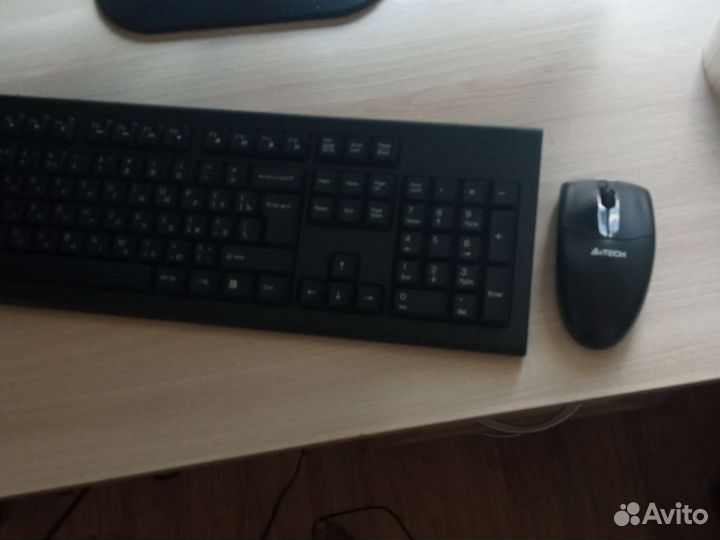 Беспроводная клавиатура и мышь