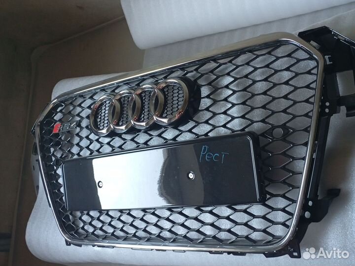 Решетка бампера на Ауди А4 RS
