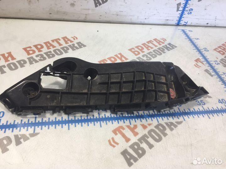 Тойота Рав 4 Кронштейн переднего бампера Прав