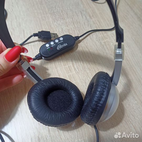 Проводные наушники