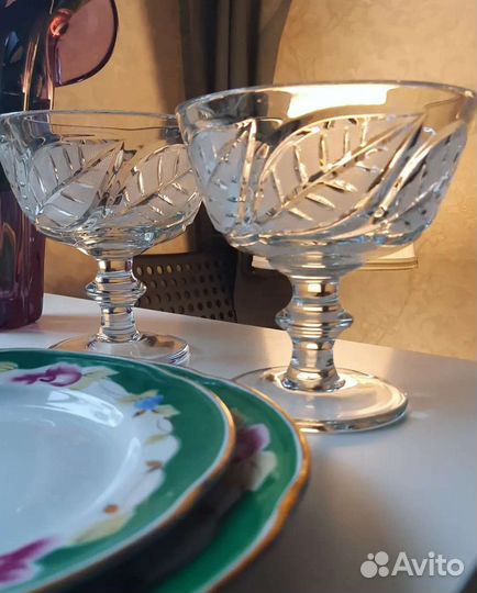 Посуда ссср-вазы на ножке, тарелки, сахарница