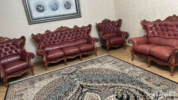 Холл четверка