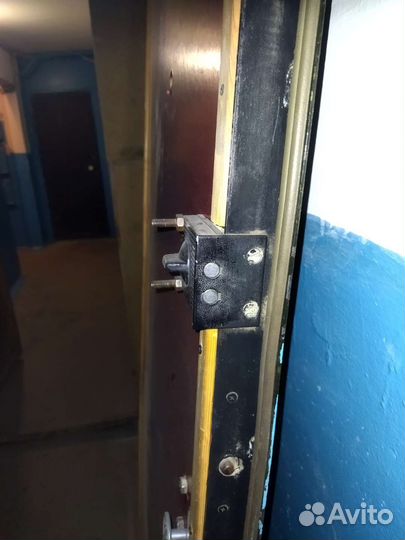 Металлическая дверь бу
