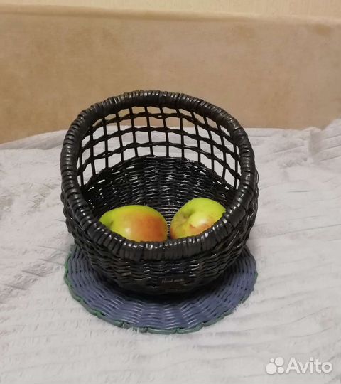 Корзина плетеная из бумажной лозы