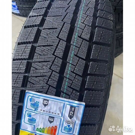 Kapsen SnowShoes AW33 215/65 R17