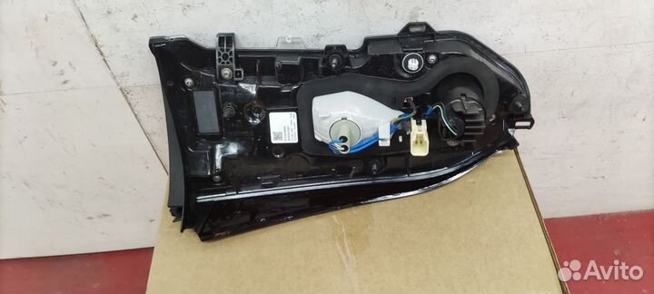 Фонарь задний левый Toyota Rav4 XA50