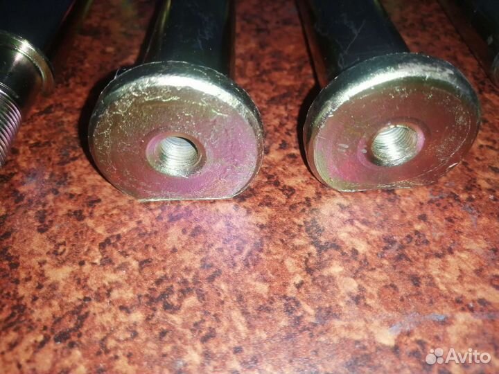 Палец (болт) ушка передней рессоры foton-1069