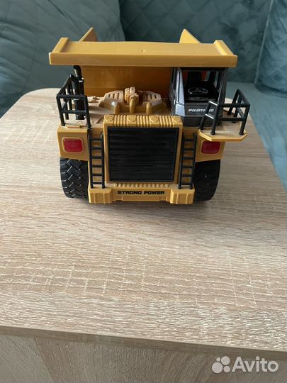 Грузовик на пульте управления