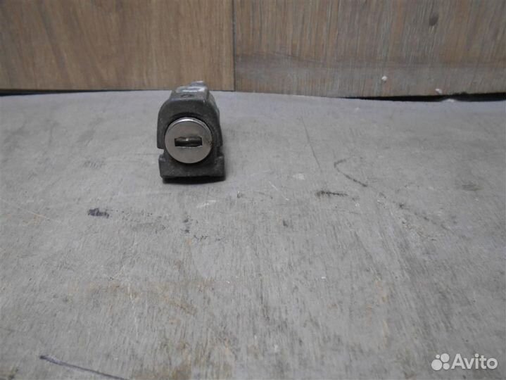 Личинка замка двери от Skoda Octavia (A4 1U) 200