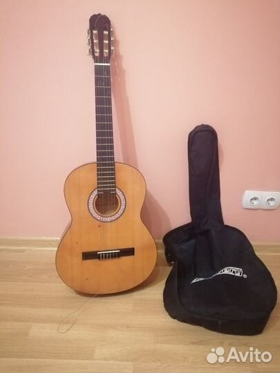 Классическая акустическая гитара