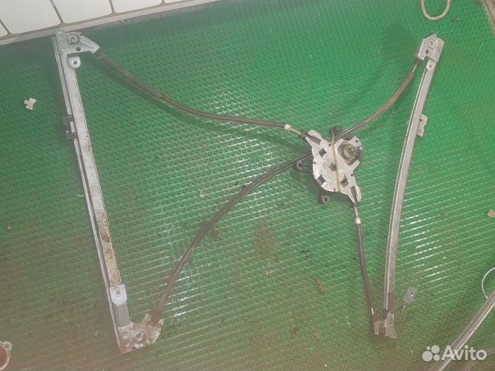 Стеклоподъемник передний Крайслер Вояджер 3 механ