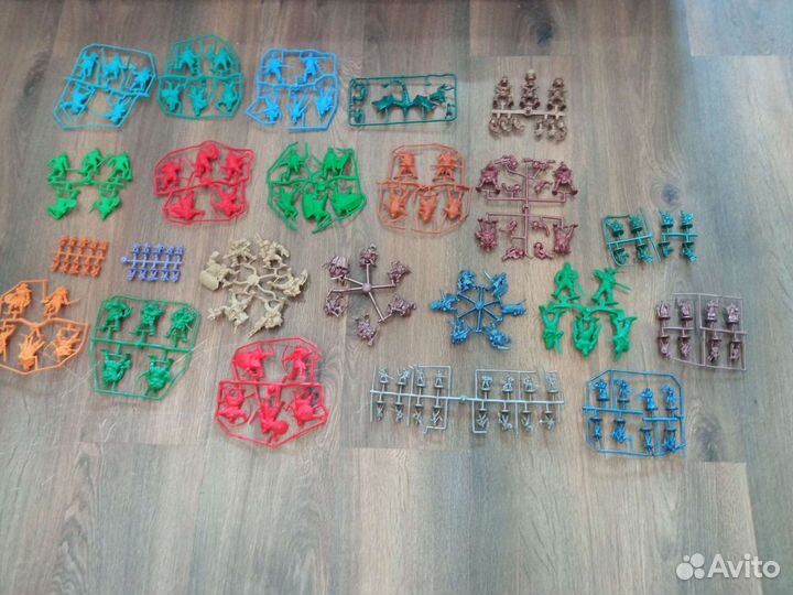 Наборы солдатиков на литниках